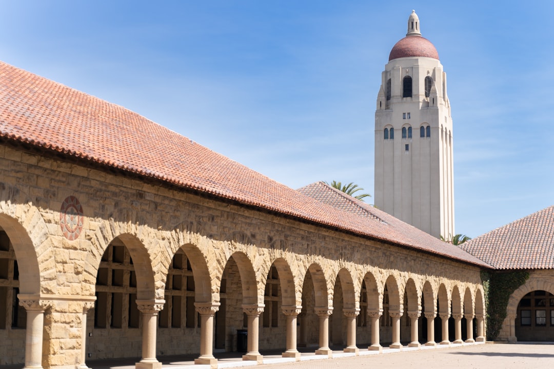 Stanford Mandates AI Training for Future Doctors in Healthcare